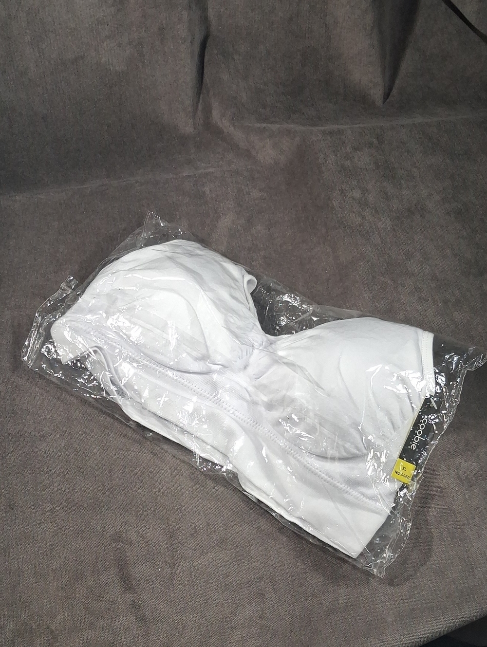Coobie 9060 White Seamless Padded Pull On Soft and Smooth Bra NEW IN PACKAGE XL